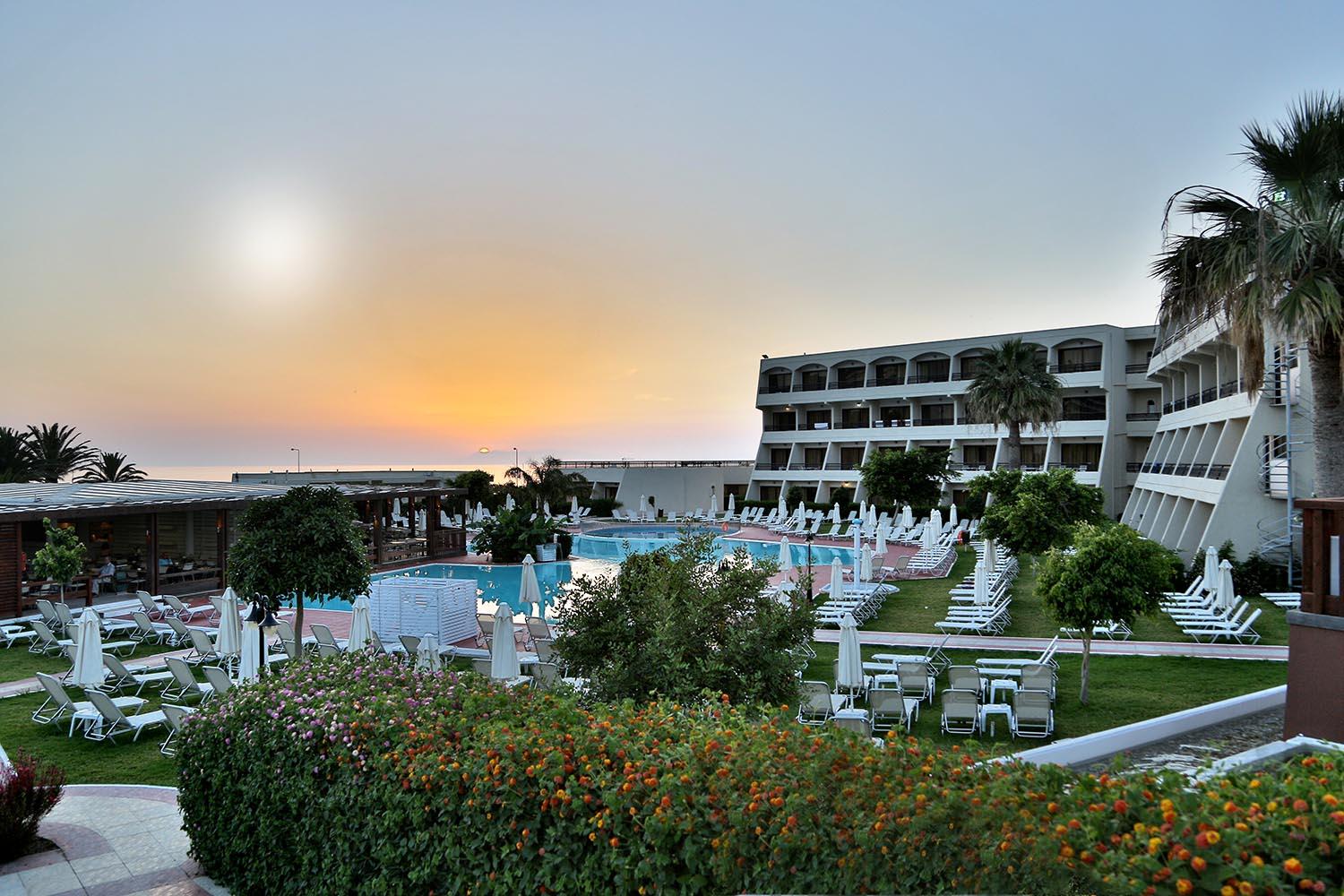 Sol Cosmopolitan Rhodes Hotel Ixia  Exterior foto